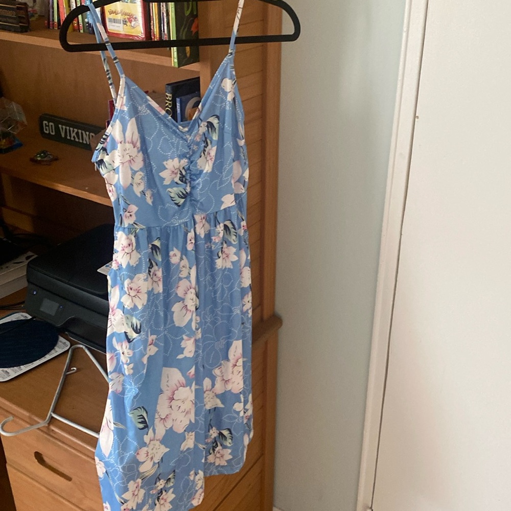Flowery summer dress with spaghetti straps